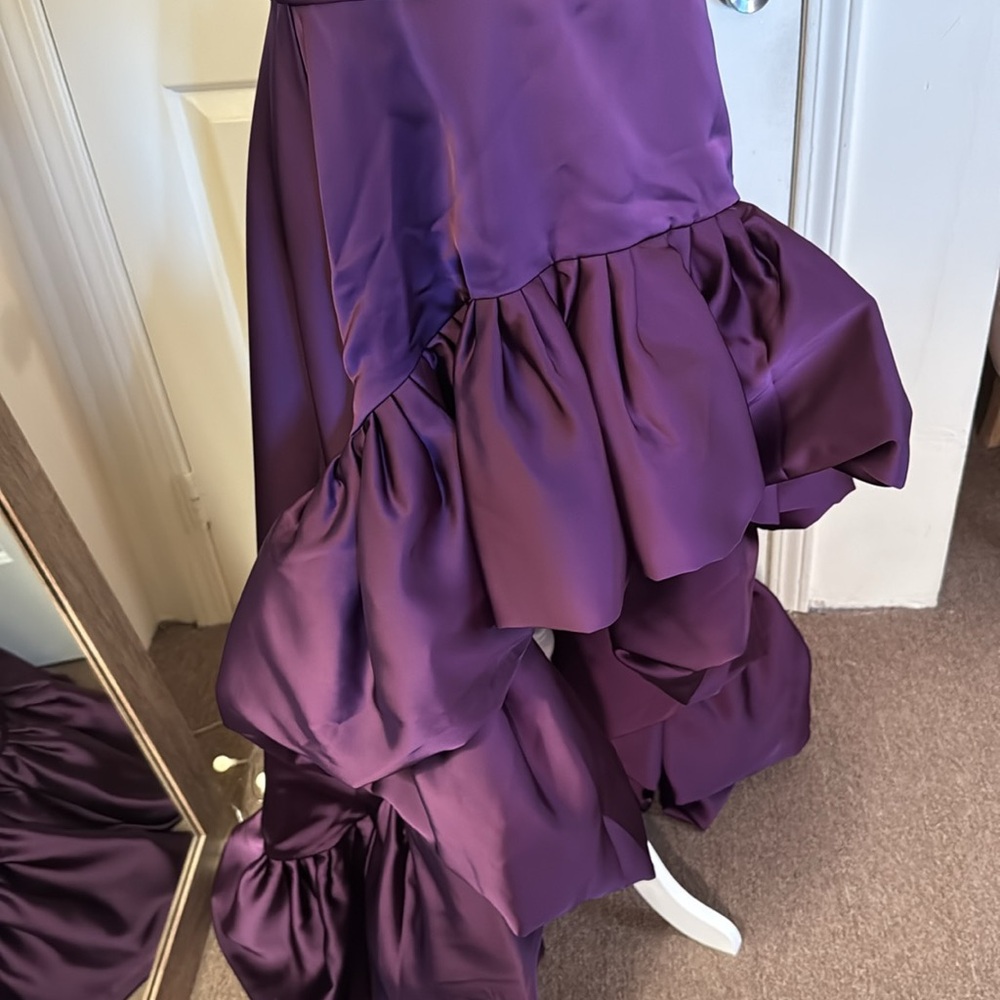 MAC DUGGAL
High Low Gown with Statement Bow - Picture 7 of 13